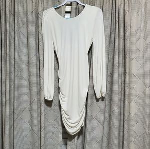 White form fitting lose sleeve short cocktail dres
